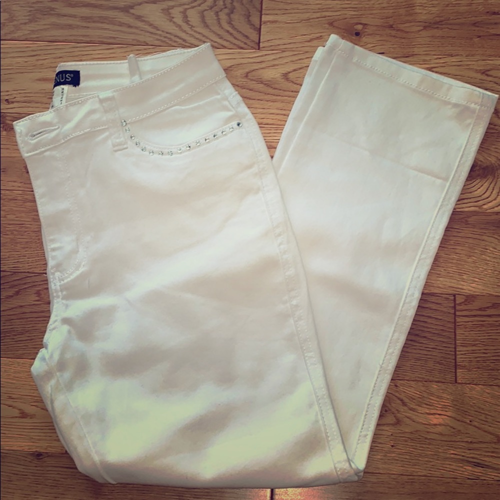 Venus White Capris